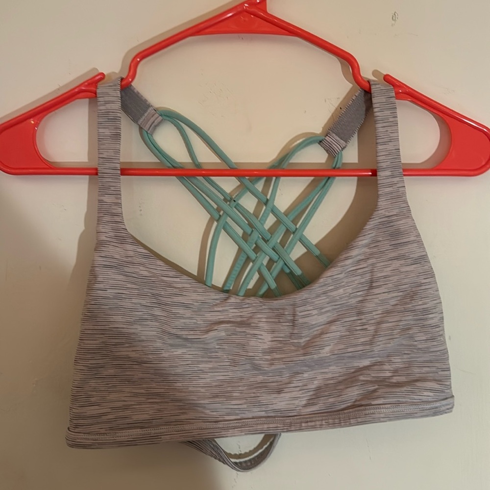 Lululemon Free to be bra
